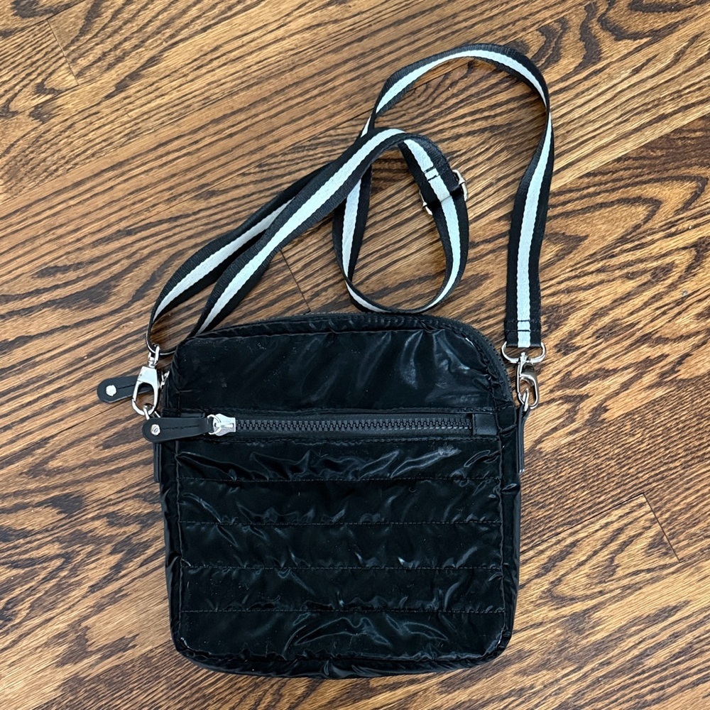 Sondra Roberts Squared Women Puffy Black Crossbody Bag Pockets - Picture 2 of 4